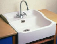 Keramische spoelbak tussenbouw gemonteerd Bron: onbekend