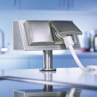 Stopcontact montage op het werkblad